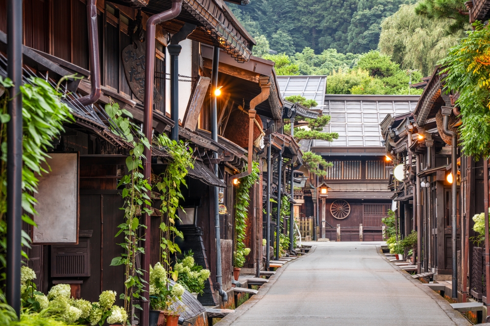 
        Hakone – Nagoya – Takayama
      